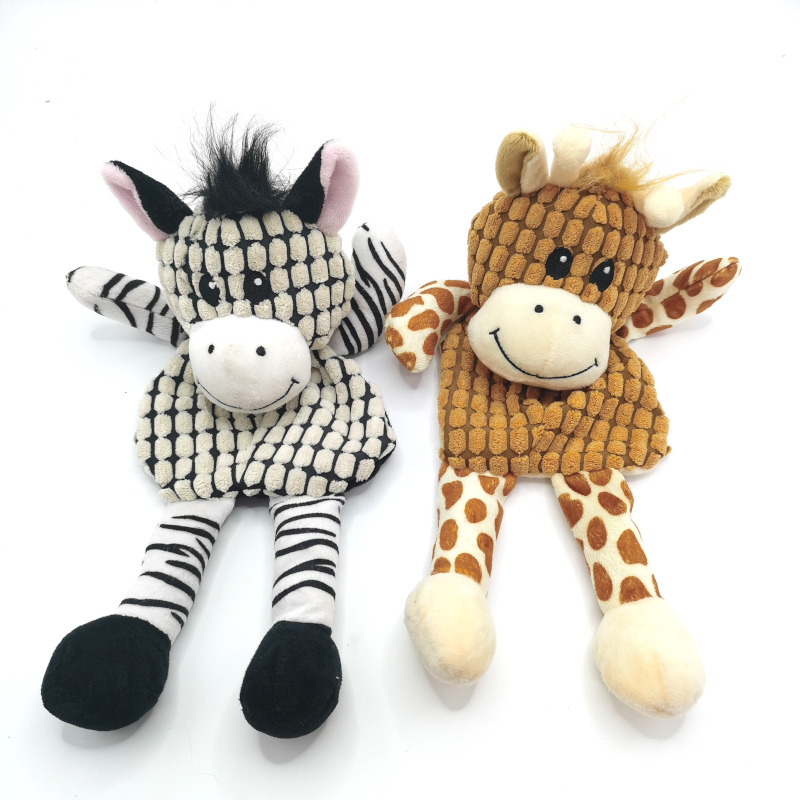 Dearadh Il-Ainmhithe Toy Plush Squeaky